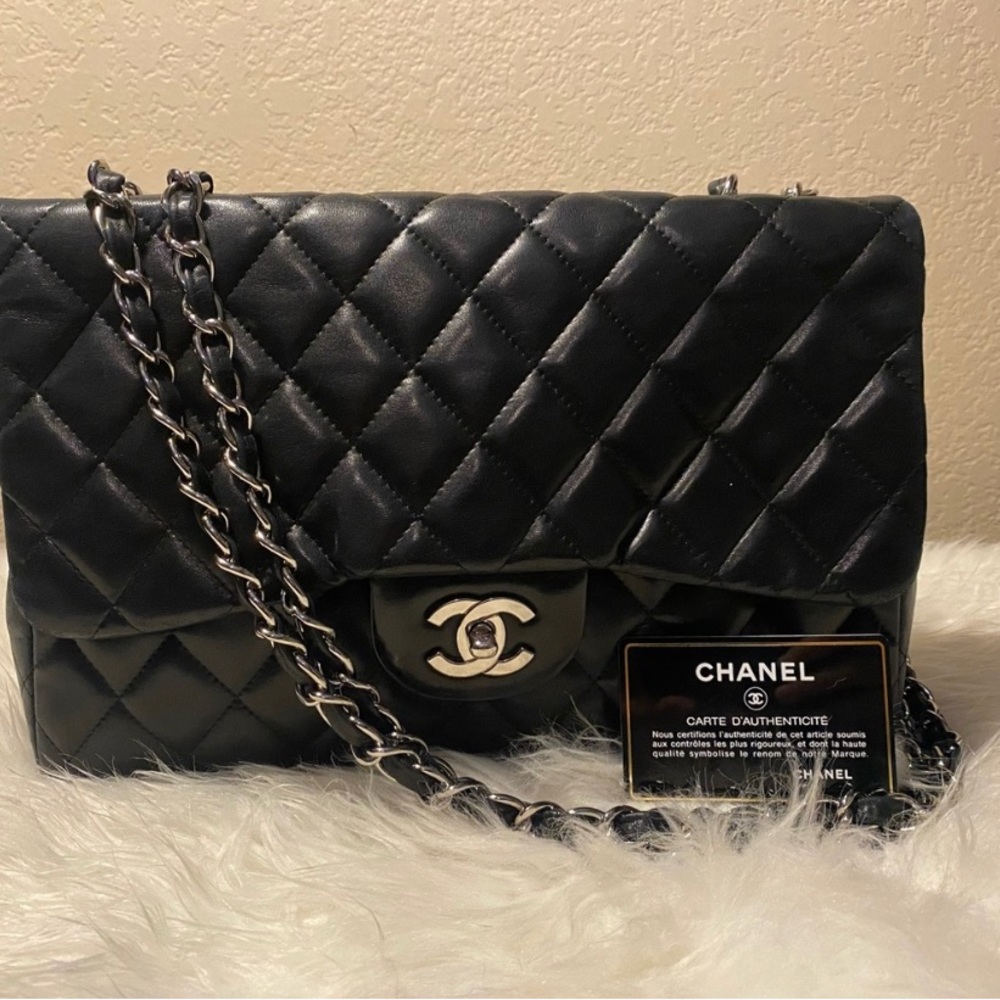 EUC Chanel classic lambskin purse with silver hardware.